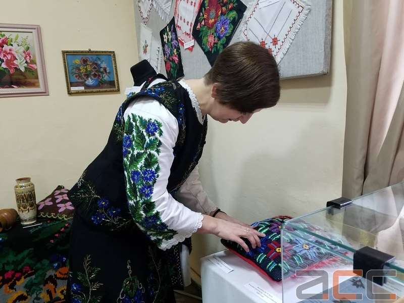 Родинну виставку буковинських вишивальниць презентували в Чернівцях (ФОТО)